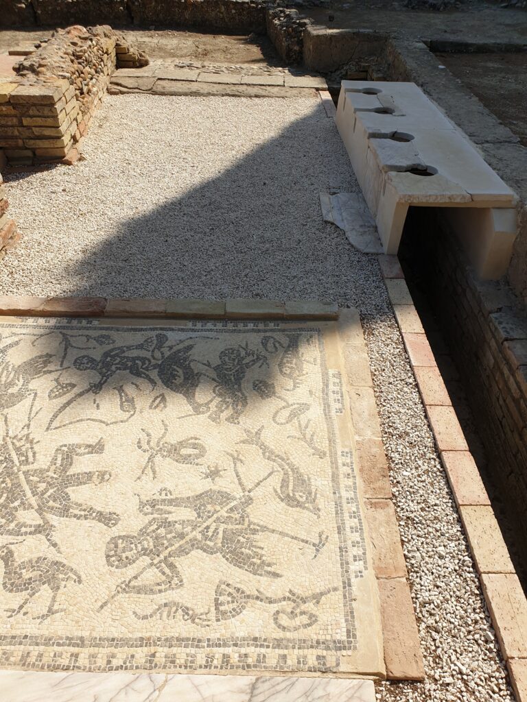 toilets at Italica